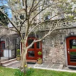 Ferndale Mews